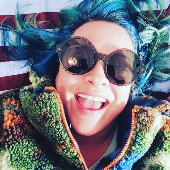 Meet your Posher, Courtney - Picture 2 of 6